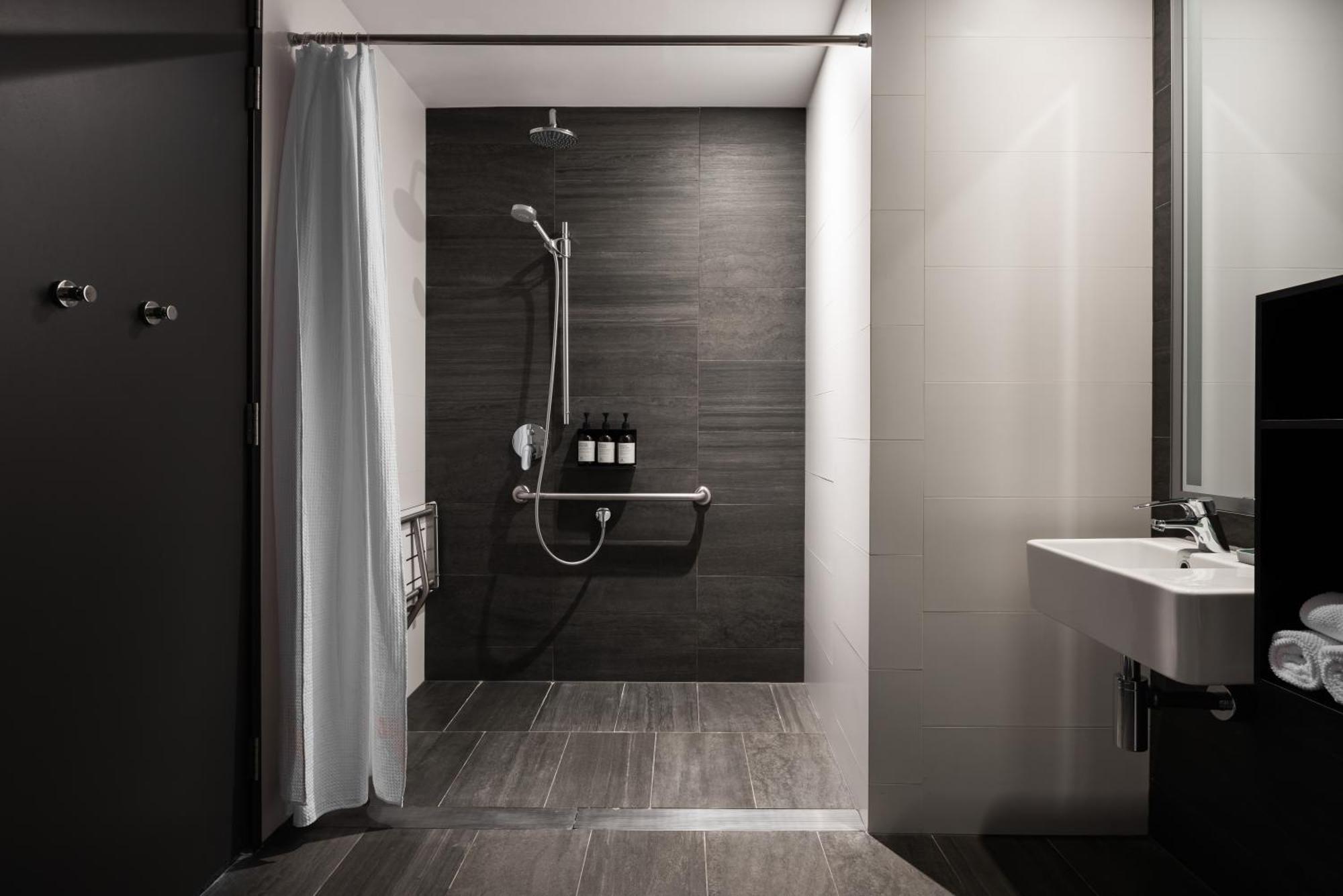 פרת'' Alex Hotel מראה חיצוני תמונה